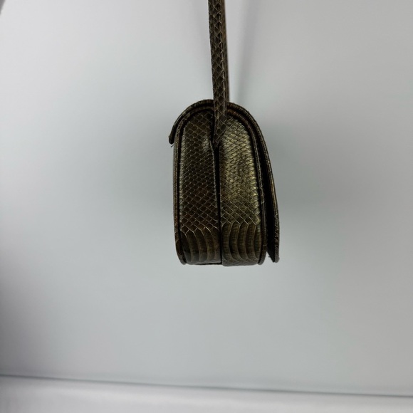 Vintage Faux Snakeskin Crossbody Purse – Gold Hardware, Magnetic Snap Closure - Picture 4 of 10